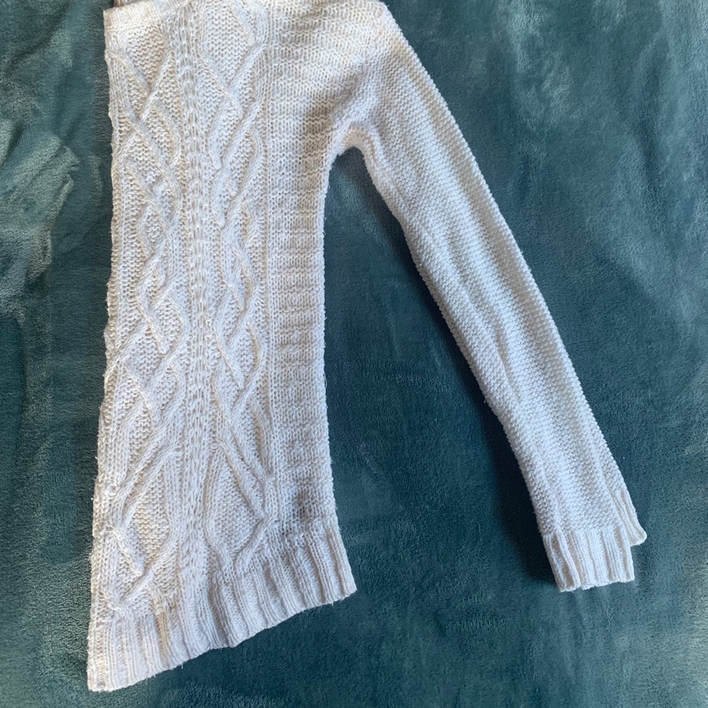 Mossimo Sweater - Picture 2 of 5